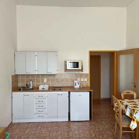 Apartmanovy Dum Obecna Skola Svetlik 外观 照片