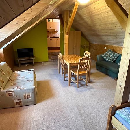 Apartmanovy Dum Obecna Skola Svetlik 外观 照片