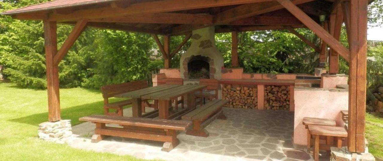 Apartmanovy Dum Obecna Skola Svetlik 外观 照片