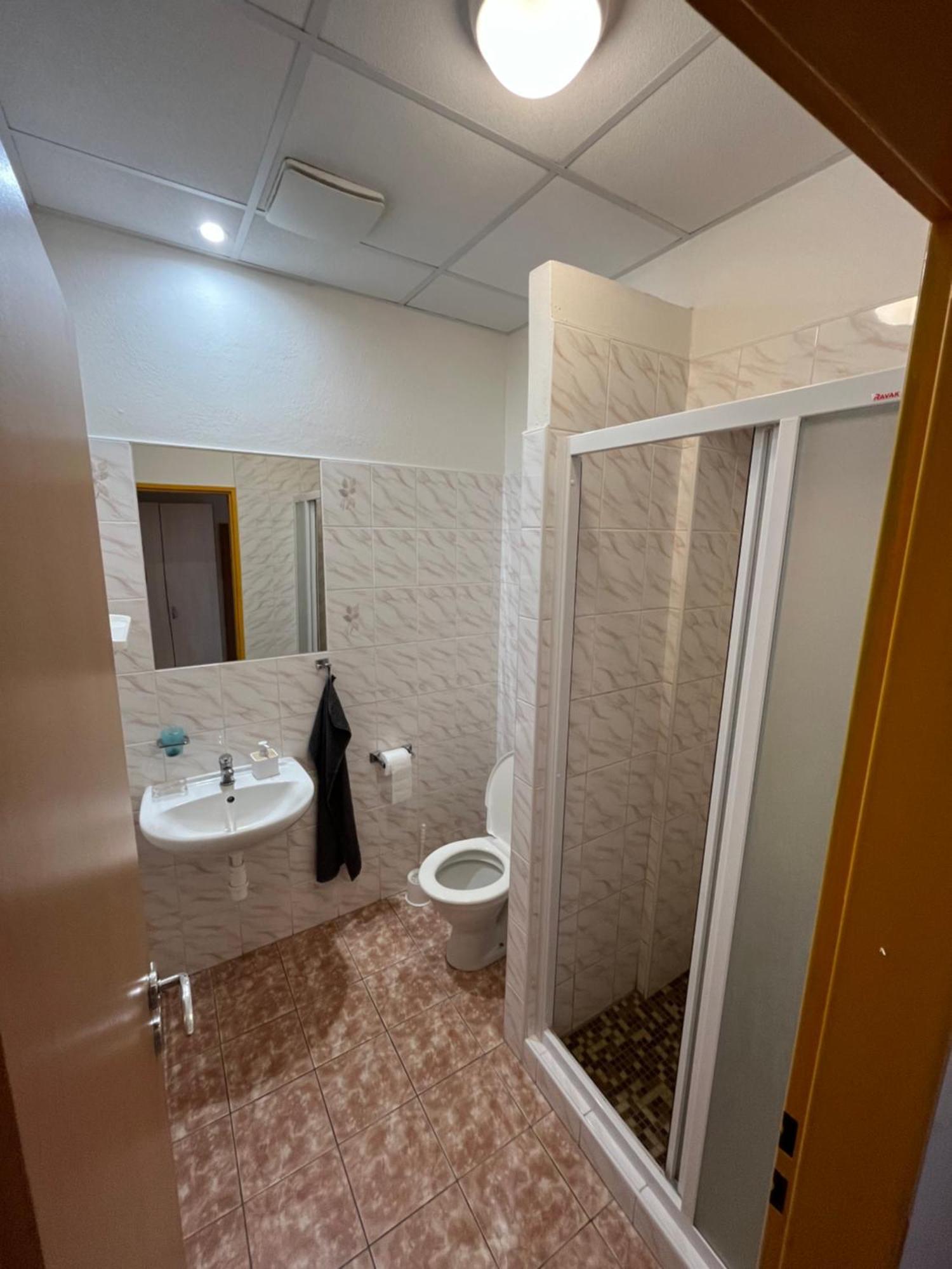 Apartmanovy Dum Obecna Skola Svetlik 外观 照片