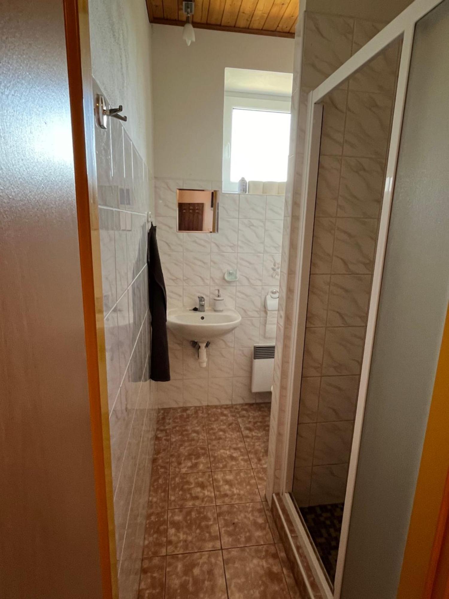 Apartmanovy Dum Obecna Skola Svetlik 外观 照片