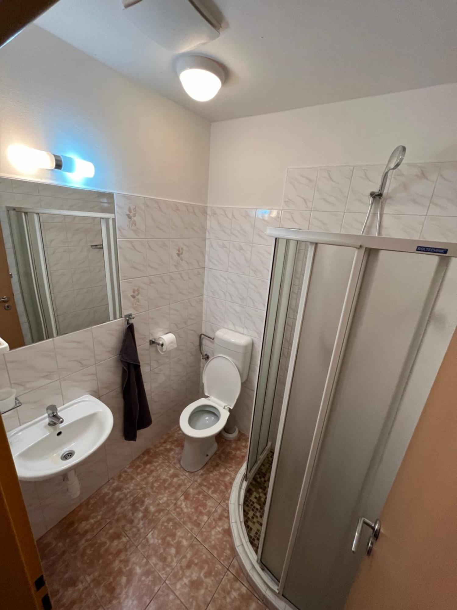 Apartmanovy Dum Obecna Skola Svetlik 外观 照片