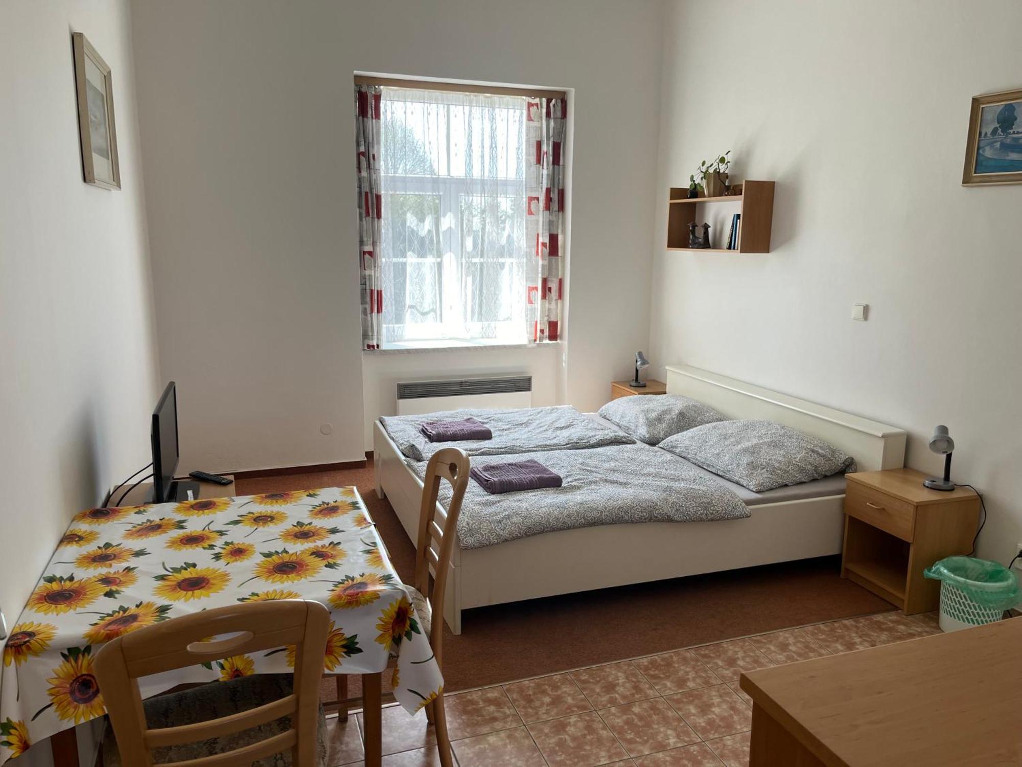 Apartmanovy Dum Obecna Skola Svetlik 外观 照片
