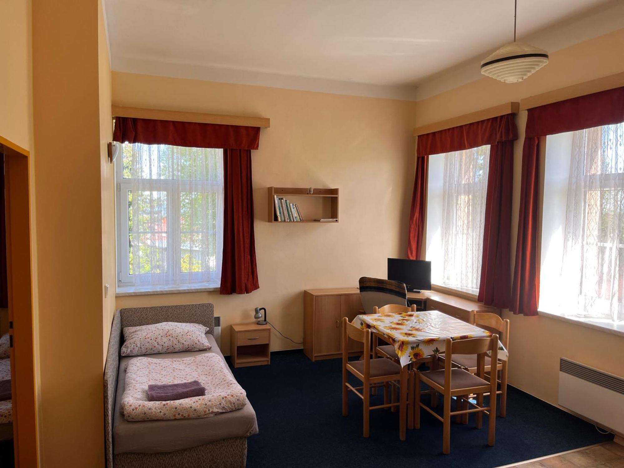 Apartmanovy Dum Obecna Skola Svetlik 外观 照片