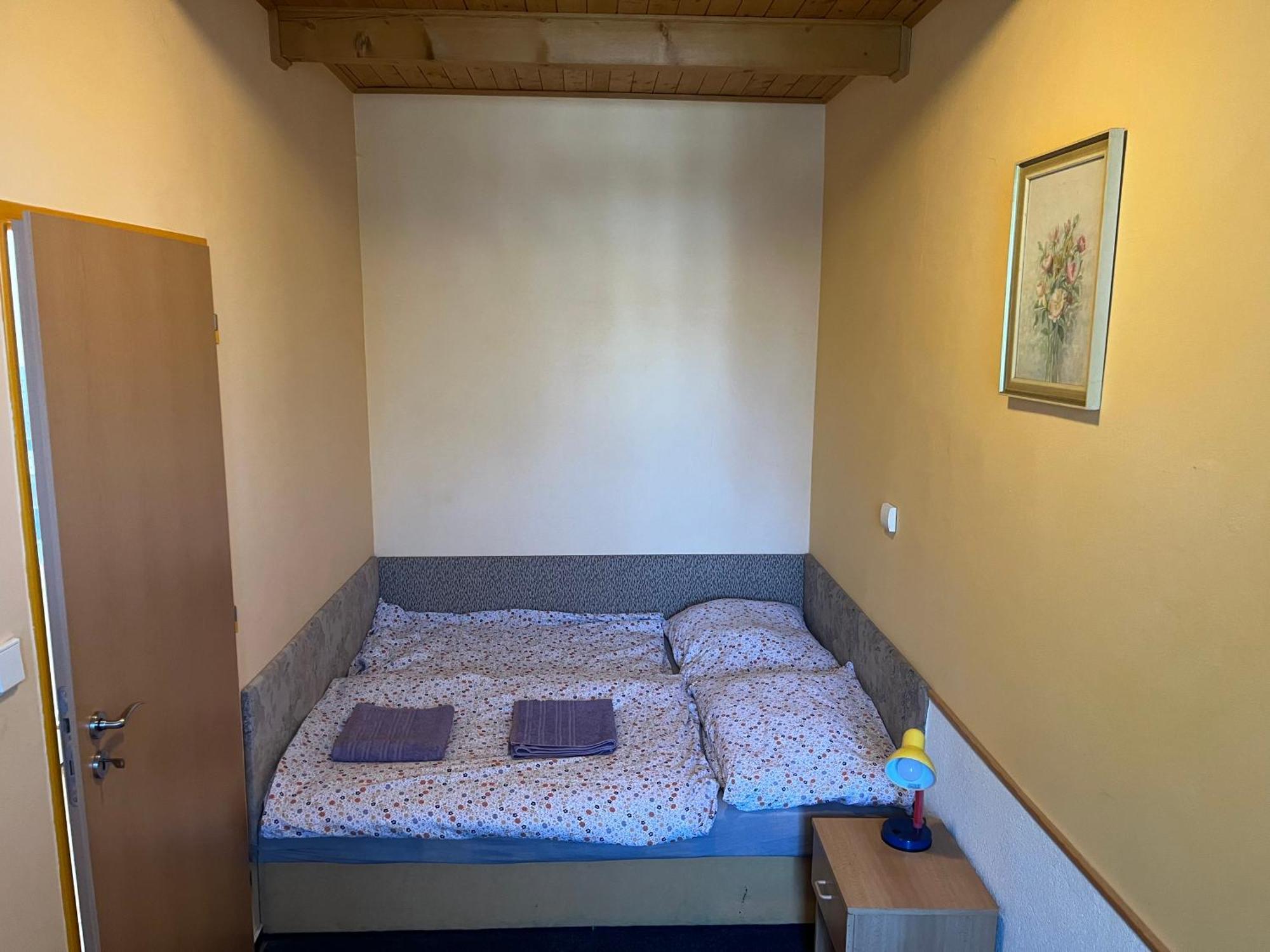Apartmanovy Dum Obecna Skola Svetlik 外观 照片